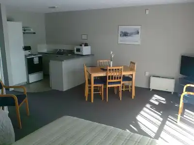 Cobblestone Court Motel – Wenzel Motels - 18