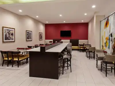 Holiday Inn Express & Suites Anaheim Resort Area by IHG - 10