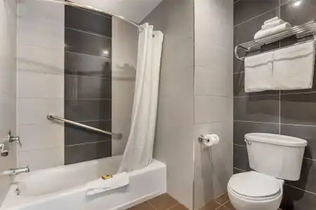 Best Western Plus Burnaby - 51