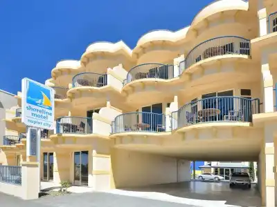 Shoreline Motel - 55