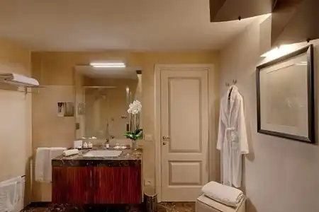 Donati Luxury Tower Suites - 165