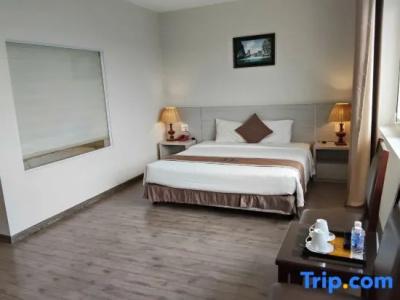 Ha Long Harbour - 40