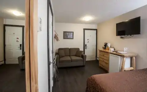 Swiss Chalet Motel - 111