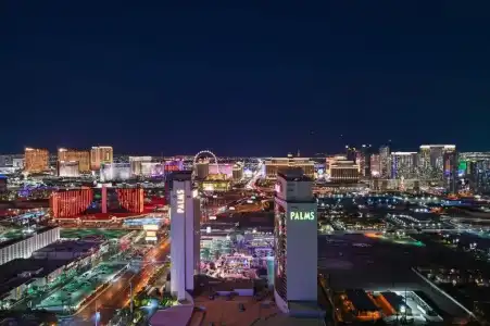 Beautiful Palms Place Suite - 409