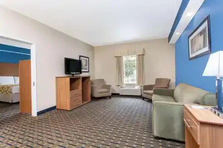 Baymont by Wyndham Jacksonville/Butler Blvd - 22