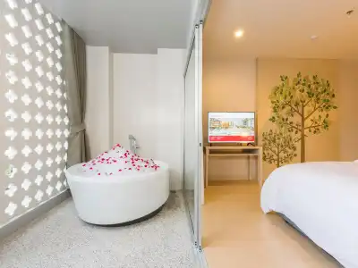 Ramada by Wyndham Phuket Deevana - 10