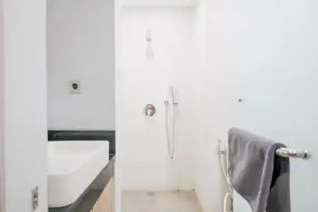 RedDoorz Premium near CBD Puri Indah - 22