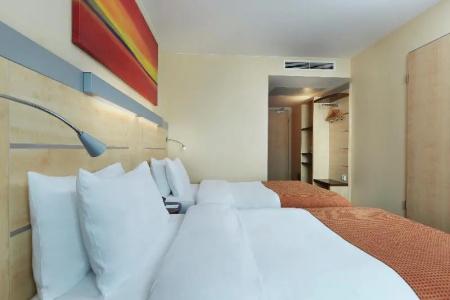 Premier Inn Berlin City Centre - 40