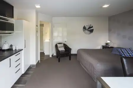 Commodore Motels - 18
