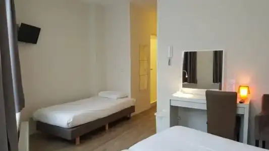 Corner House - 4
