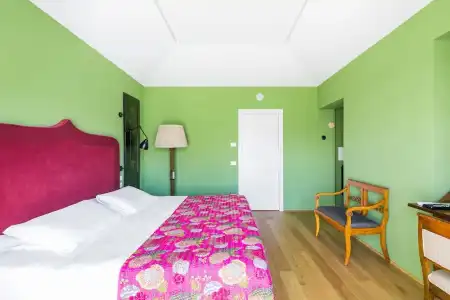 Rarity Suites - 284