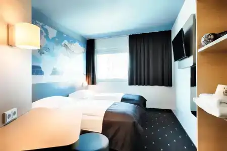 Moxy Berlin Airport - 55