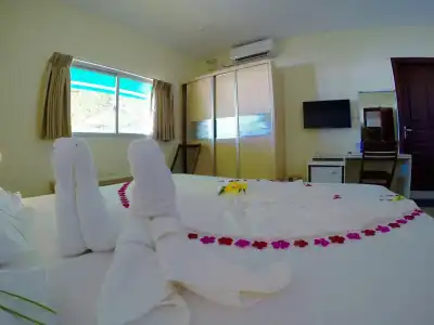 Luau Beach Inn - 7