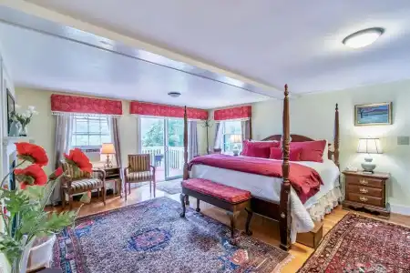 Wilburton Inn - 94