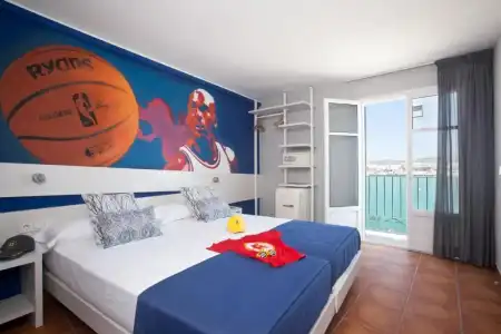Ryans La Marina - 93