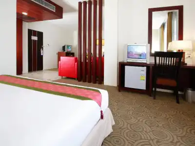 Golden Crown Grand - 4