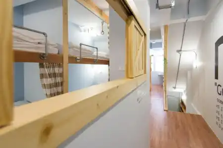 Barn and Bed Hostel - 36