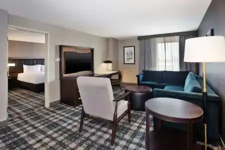 DoubleTree by Hilton - 74