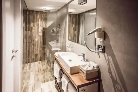 Nomad Luxury Suites - 12