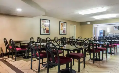 Best Western Harrisburg North - 25