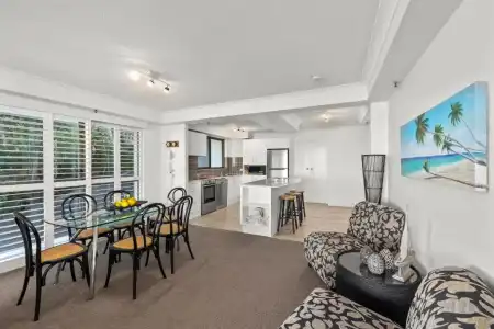 Gemini Court Holiday Apartments - 9
