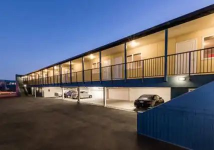 C Motel - 11