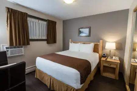 Swiss Chalet Motel - 106
