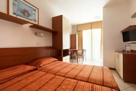 ApartSheila - 9
