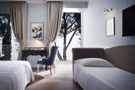 Riviera & Maximilians - 36