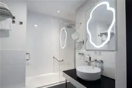 Best Western Premier CHC Airport - 77