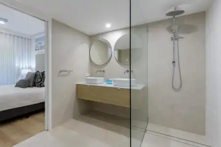 Mandalay Luxury Beachfront Apartments - 37