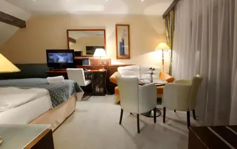 Grand - 108
