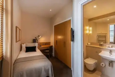 The Resident Kensington - 25