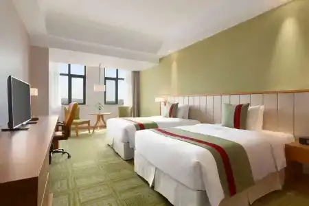 Ramada by Wyndham - 6