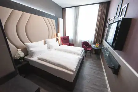 PLAZA Premium - 33