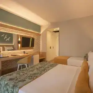 Sailor's Beach Club - 8