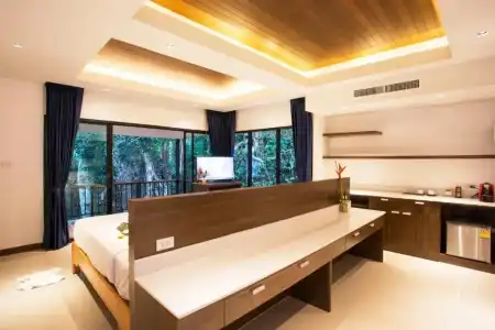 Rock And Treehouse Resort - 2