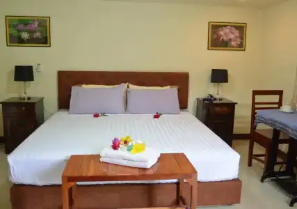 Home Stay Stc Bed & Breakfast - 1