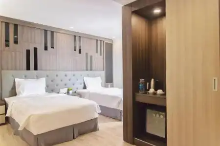 Seven Seas and Apartment - 60