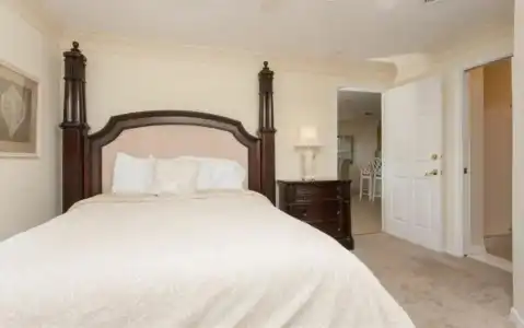 Hibiscus Oceanfront Resort - 34