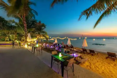 Sunset Beach Resort & Spa- Beachfront Pirate Fire Show - 23