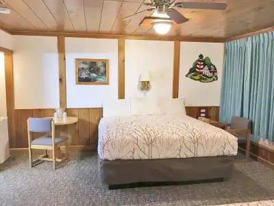 Park Motel and Cabins - 225