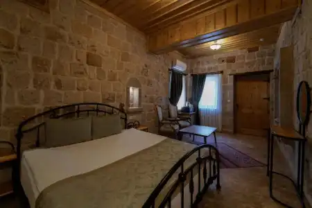 Cratus Stone Palace - 33