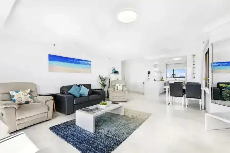 Surfers Century Oceanside Apartments - 241