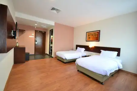906 Riverside - 2