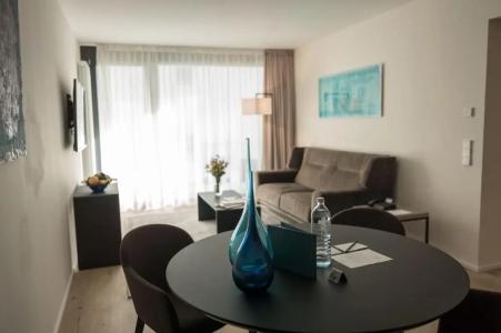 SUYTES Business Studios - 120