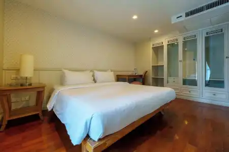 Sabai Sathorn - 75