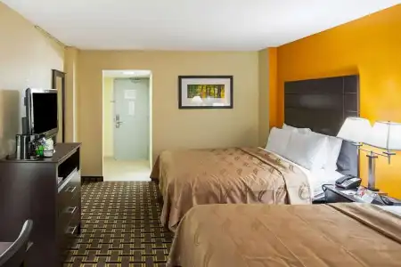 Quality Inn & Suites Cincinnati Downtown Area - 5