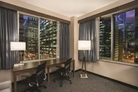La Quinta Inn & Suites by Wyndham Chicago Downtown - 75