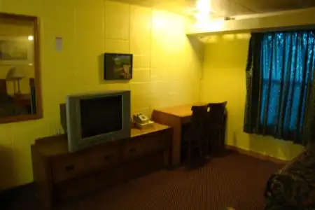 Economy Inn - 2